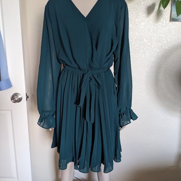 Green Dress - Picture 3 of 14